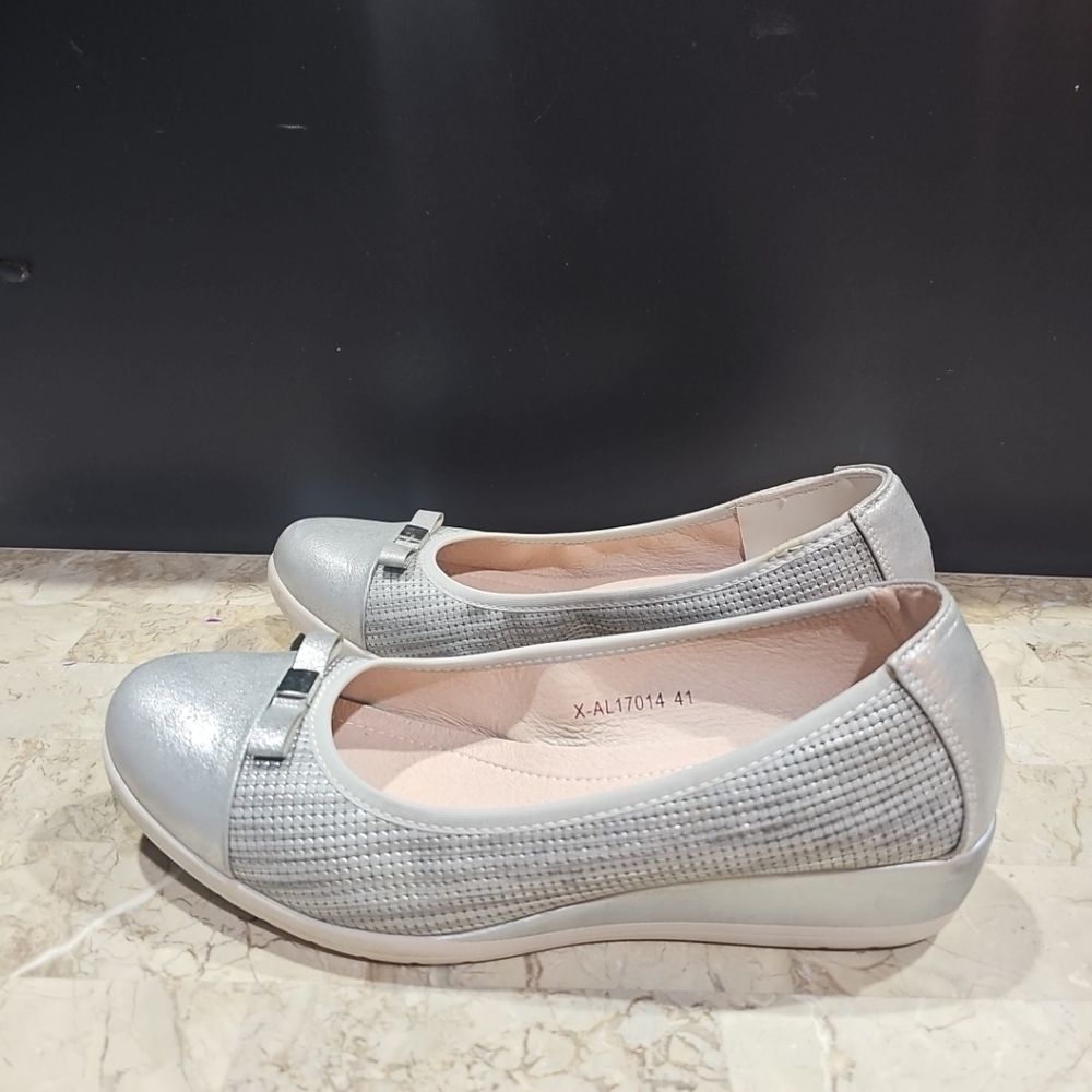 Codia Flat Ballerina Shoes‎ Women Size 41, US 10 M Silver Gray